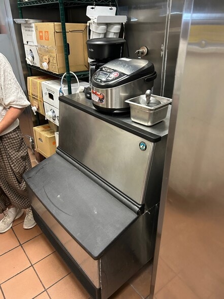 More Photos Of 9150-9198 W Olympic Blvd, Beverly Hills Storefront For Lease