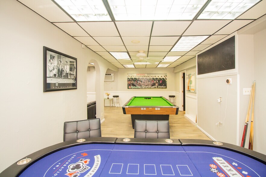 More Photos Of 636 Sunderland Rd, Worcester Freestanding For Lease