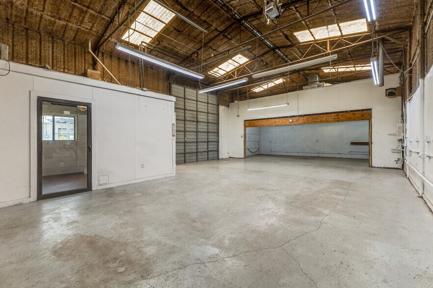 More Photos Of 305 W Aimee St, Forney Warehouse For Sale