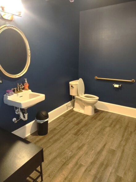 More Photos Of 801 Church St, Lynchburg Office Residential For Lease