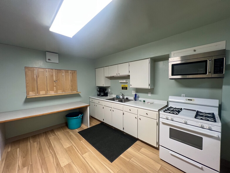 More Photos Of 614 E 3rd St, Bakersfield Religious Facility For Sale