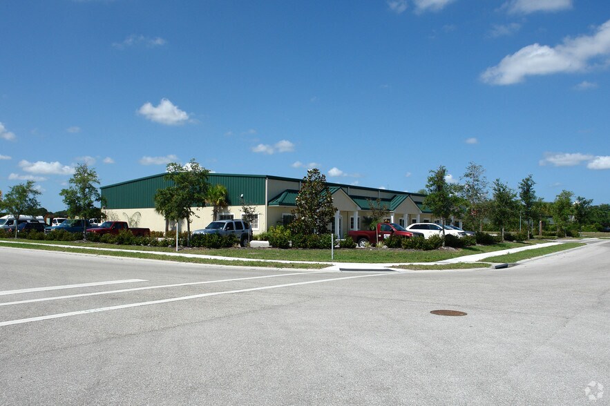 Primary Photo Of 8120-8130 Uzita Dr, Sarasota Flex For Lease