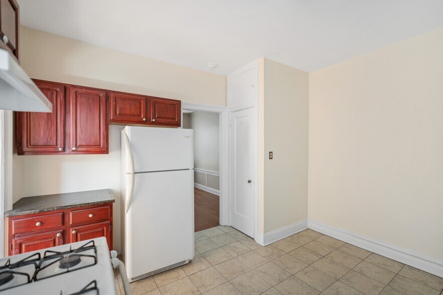 More Photos Of 596 Wyona St, Brooklyn Apartments For Sale