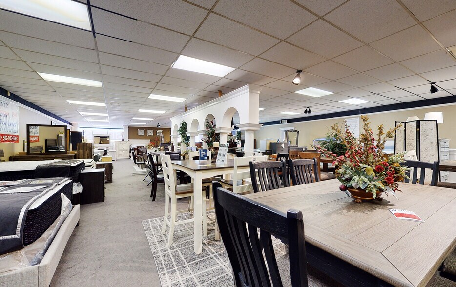 More Photos Of 10509 Dixie Hwy, Louisville Freestanding For Lease