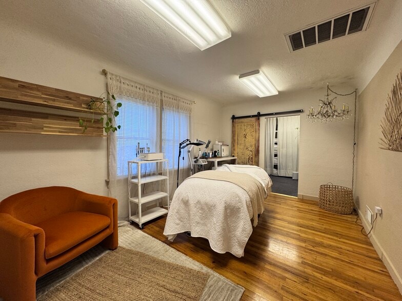 More Photos Of 1936 Shasta St, Redding Office For Sale