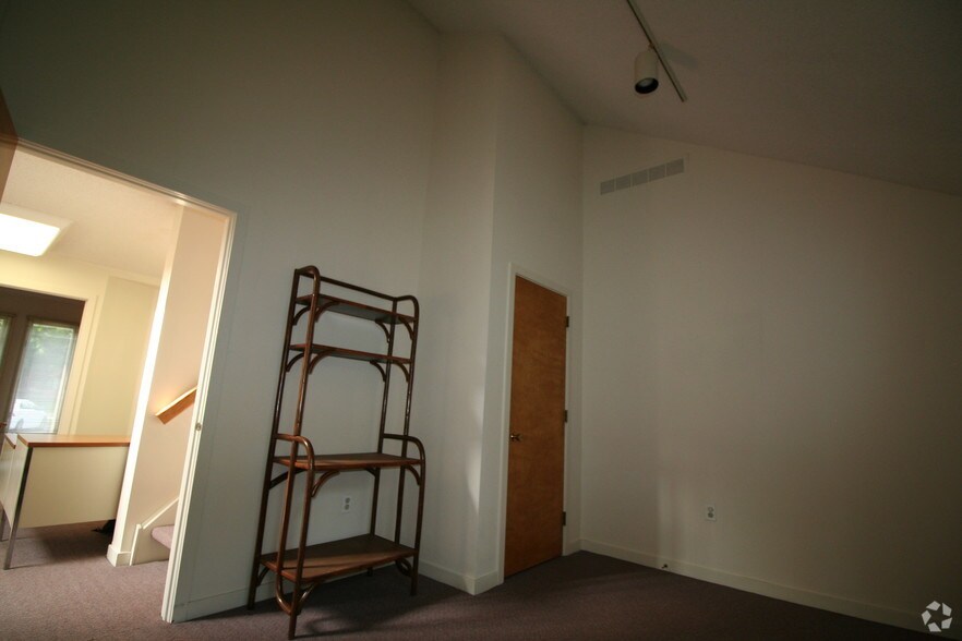 More Photos Of 300 N Pottstown Pike, Exton Office For Lease