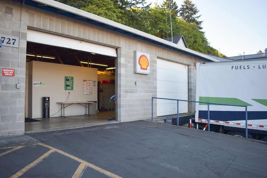 More Photos Of 2727 NW St Helens Rd, Portland Manufacturing For Lease