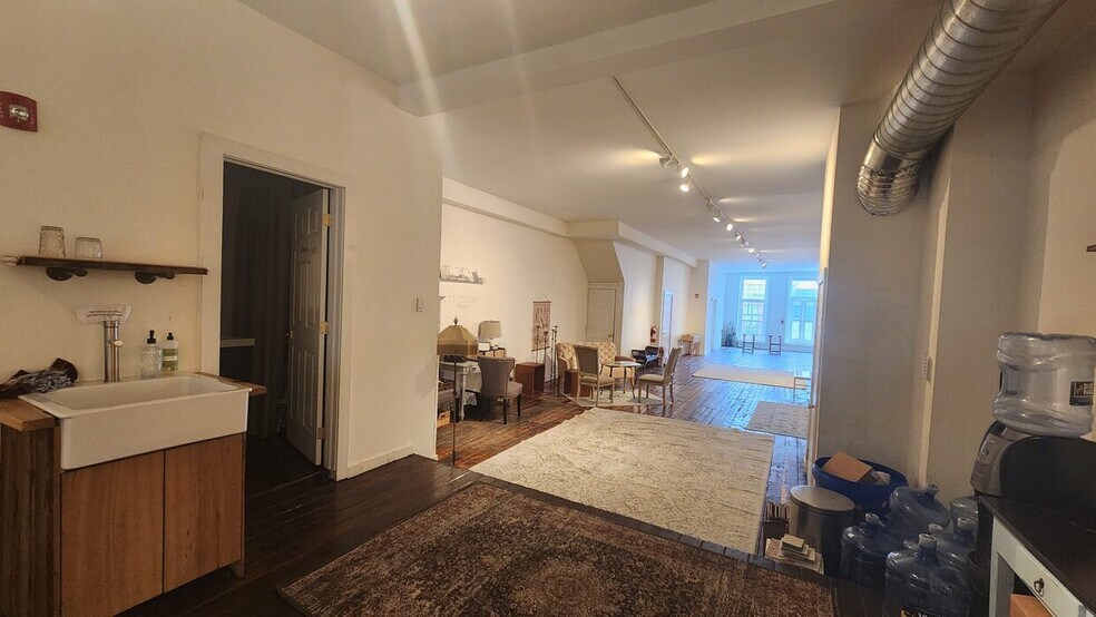 More Photos Of 16 N 3rd St, Philadelphia Storefront Retail Residential For Lease