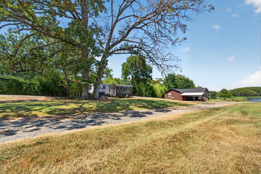 More Photos Of 505 Bub Hayner Rd, Karnack Apartments For Sale
