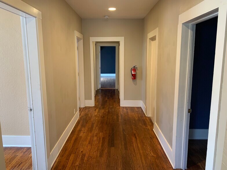 More Photos Of 903 N Elm St, Denton Office For Lease