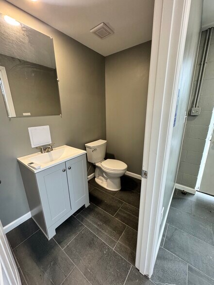 More Photos Of 797 Carlton Dr, Bentleyville Warehouse For Lease