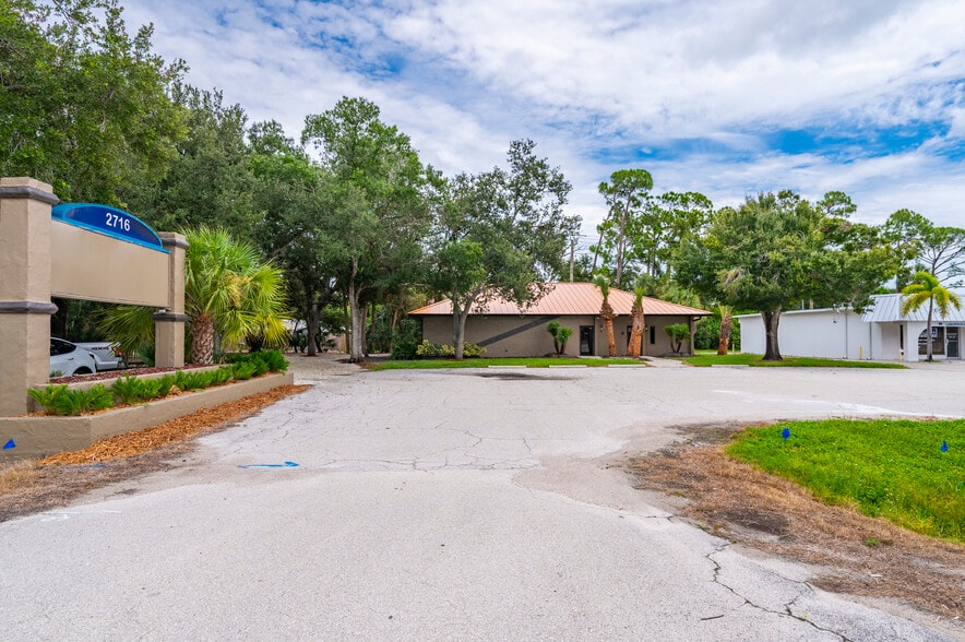 More Photos Of 2716 Tamiami Trl, Port Charlotte Freestanding For Sale