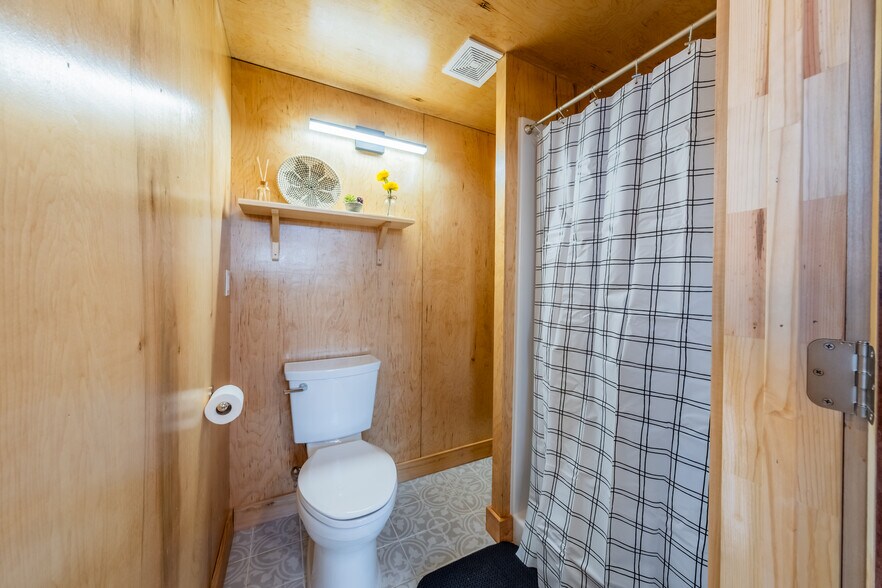 More Photos Of 342 Overlook Ln, Glendale Specialty For Sale