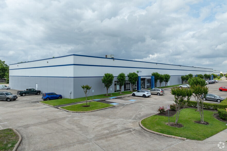 More Photos Of 9330 W Airport Blvd, Houston Warehouse For Lease