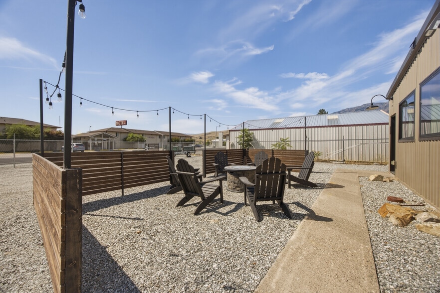 More Photos Of 102 E Lakeshore Dr, Pateros Auto Repair For Sale