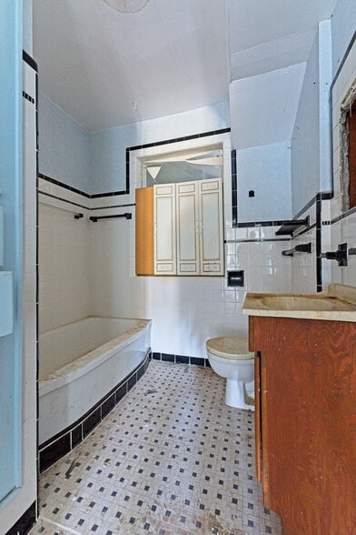 More Photos Of 400 SW 28th St, Oklahoma City Specialty For Sale