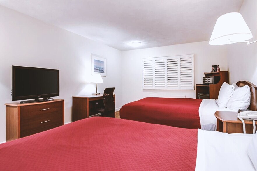 More Photos Of 612 W B St, McCook Hotel For Sale