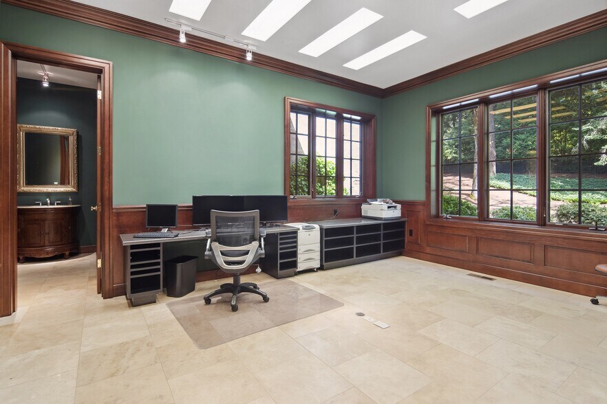 More Photos Of 1500 SE Waverly Dr, Portland Office Residential For Sale