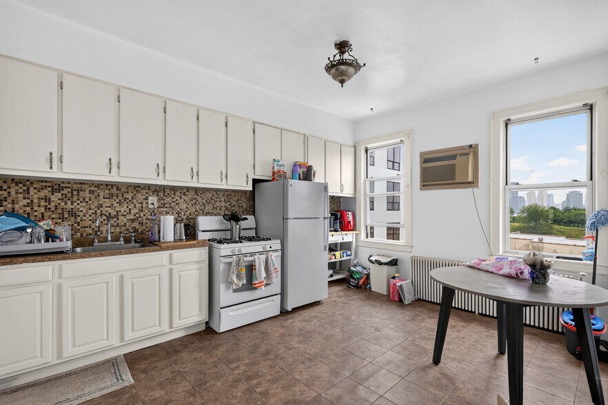 More Photos Of 154 Chestnut Ave, Jersey City Restaurant For Sale