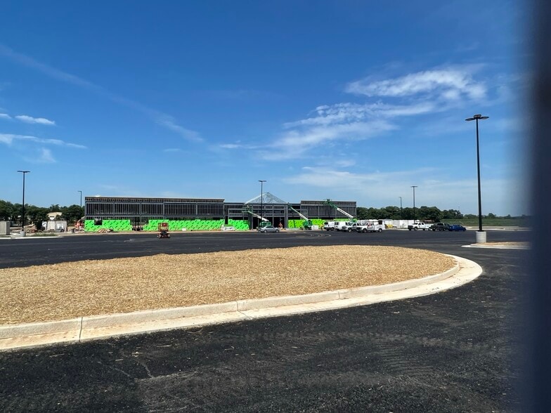 More Photos Of 7655 Winchester Ave, Inwood Storefront For Lease