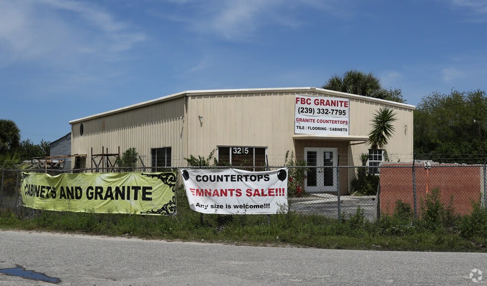 Primary Photo Of 3205 Hanson St, Fort Myers Warehouse For Lease