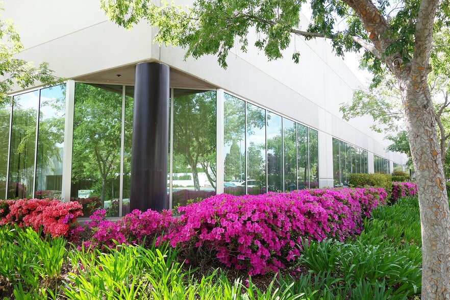 More Photos Of 1836 Sierra Gardens Dr, Roseville Research And Development For Lease