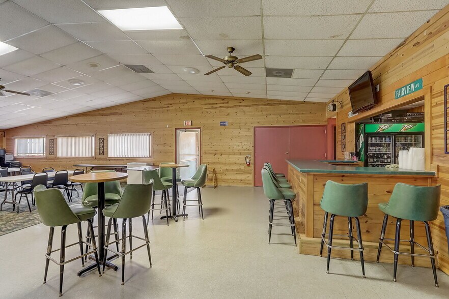 More Photos Of 711 W Racine St, Jefferson Restaurant For Sale