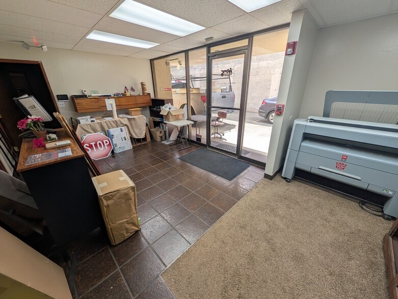 More Photos Of 1724 Hart St, Honolulu Warehouse For Lease