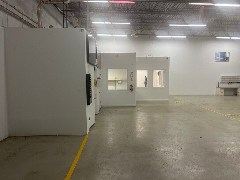 More Photos Of 1355 Wilhelm Rd, Mundelein Warehouse For Lease