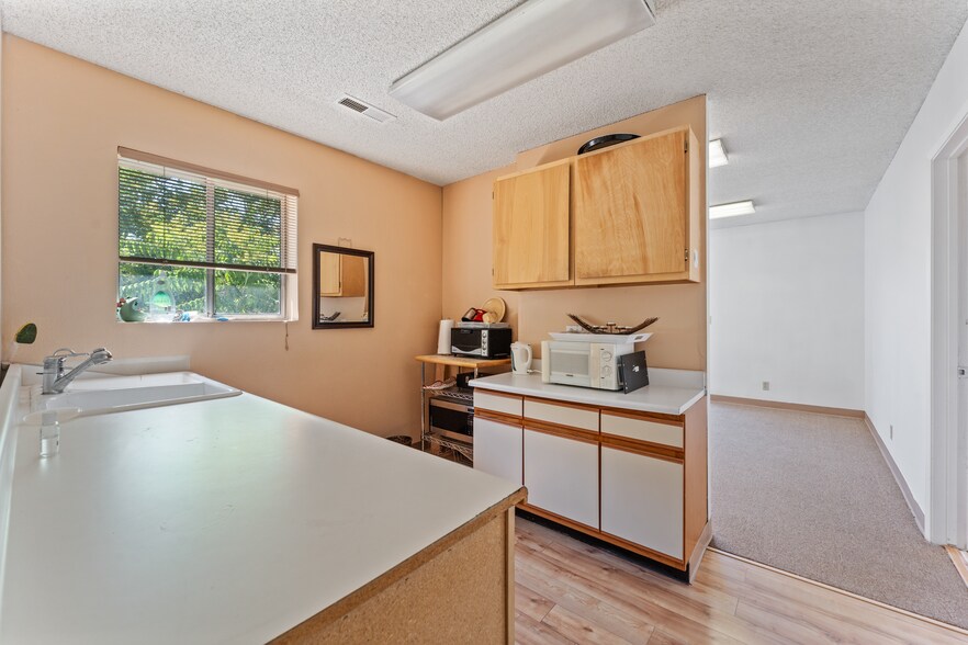 More Photos Of 235 W Pueblo St, Reno Research And Development For Sale