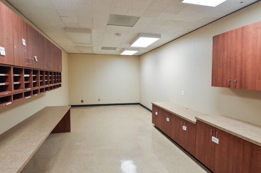 More Photos Of 40 NE Loop 410, San Antonio Office For Sale