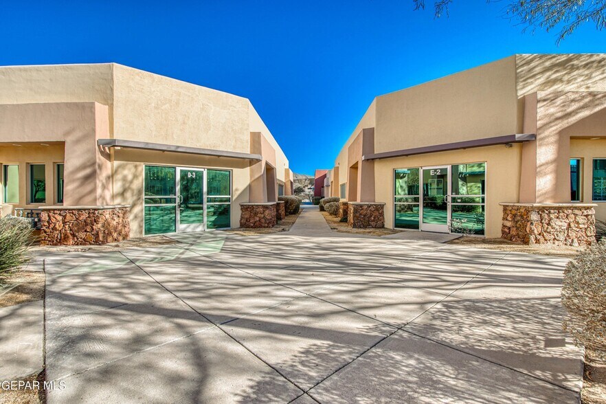 More Photos Of 550 S Mesa Hills Dr, El Paso Medical For Lease