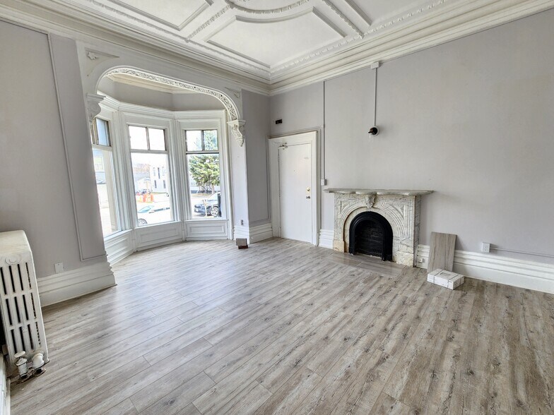 More Photos Of 170 Simcoe St S, Oshawa Apartments For Sale