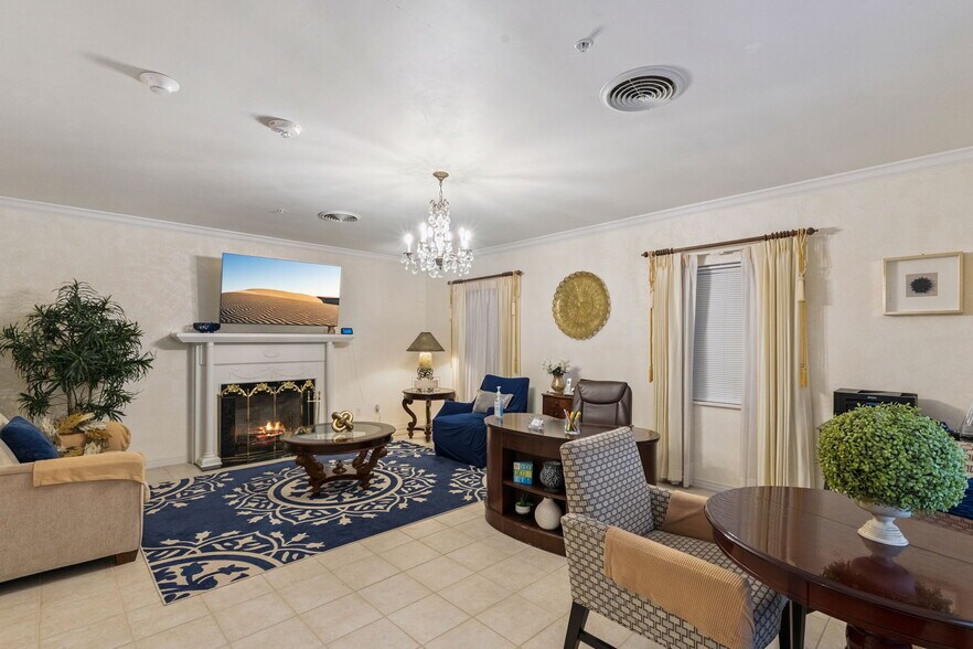 More Photos Of 27 S Center St, Eustis Assisted Living For Sale