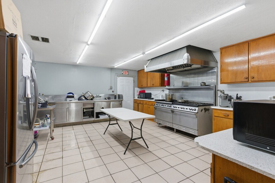 More Photos Of 375 C St, Arvin Specialty For Sale