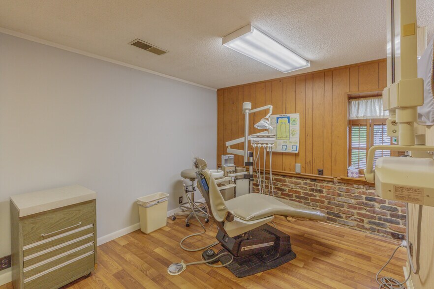 More Photos Of 4135 Hixson Pike, Chattanooga Office For Sale