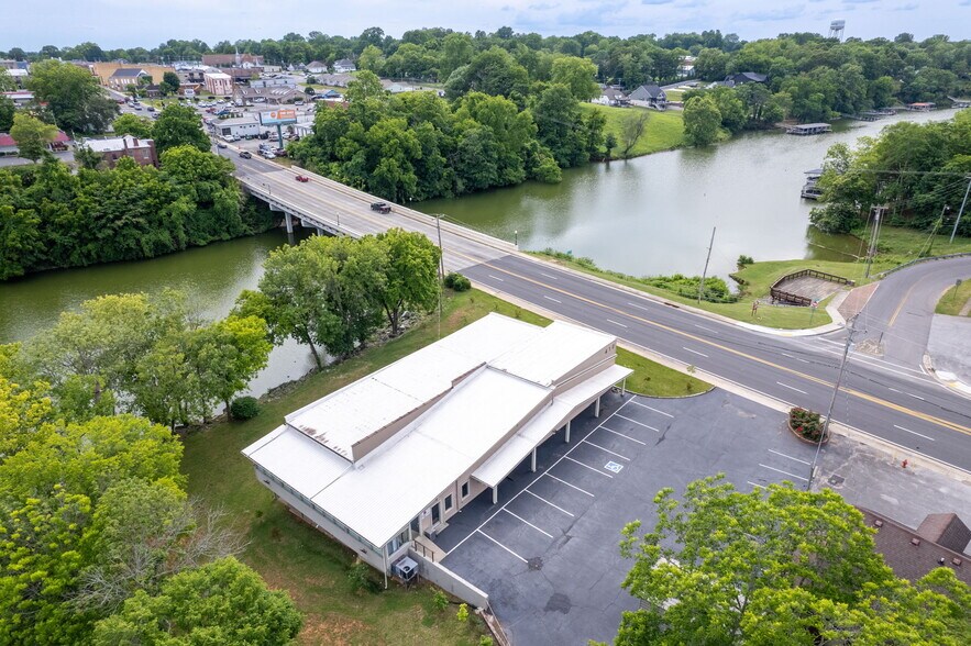 More Photos Of 410 Dinah Shore Blvd, Winchester Office Residential For Sale