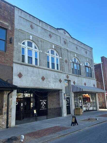 Primary Photo Of 117 Broad St, Kingsport Storefront For Lease