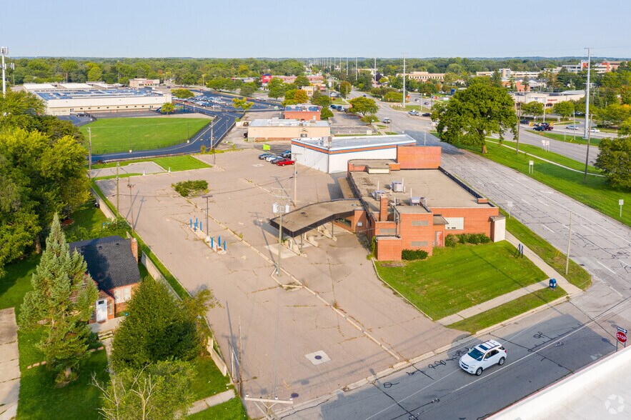 More Photos Of 27637 Grand River Ave, Livonia Bank For Sale