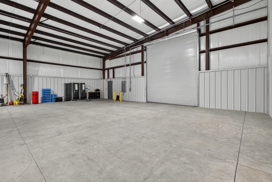 More Photos Of 3606 Explorer Trl, Oakwood Warehouse For Lease