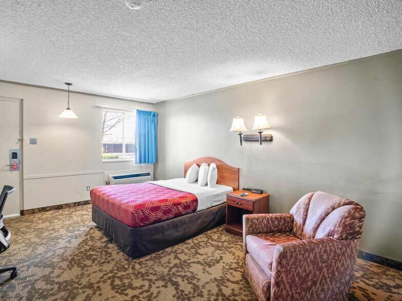More Photos Of 1225 S State St, Salina Hotel For Sale