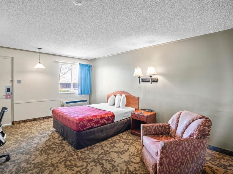 More Photos Of 1225 S State St, Salina Hotel For Sale