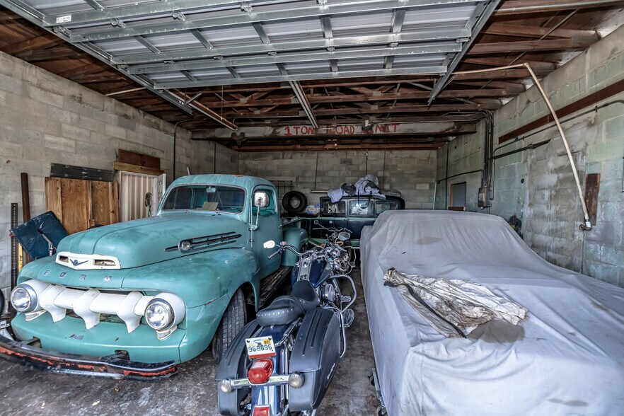 More Photos Of 415 Cooper St, Punta Gorda Flex For Sale