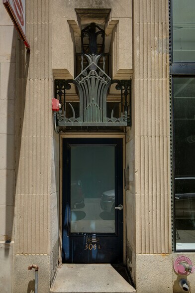 More Photos Of 304 E Grace St, Richmond Storefront Retail Office For Lease