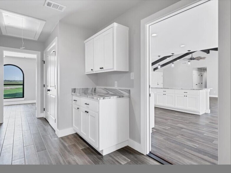 More Photos Of 2719 Post Oak Rd, Webberville Specialty For Lease