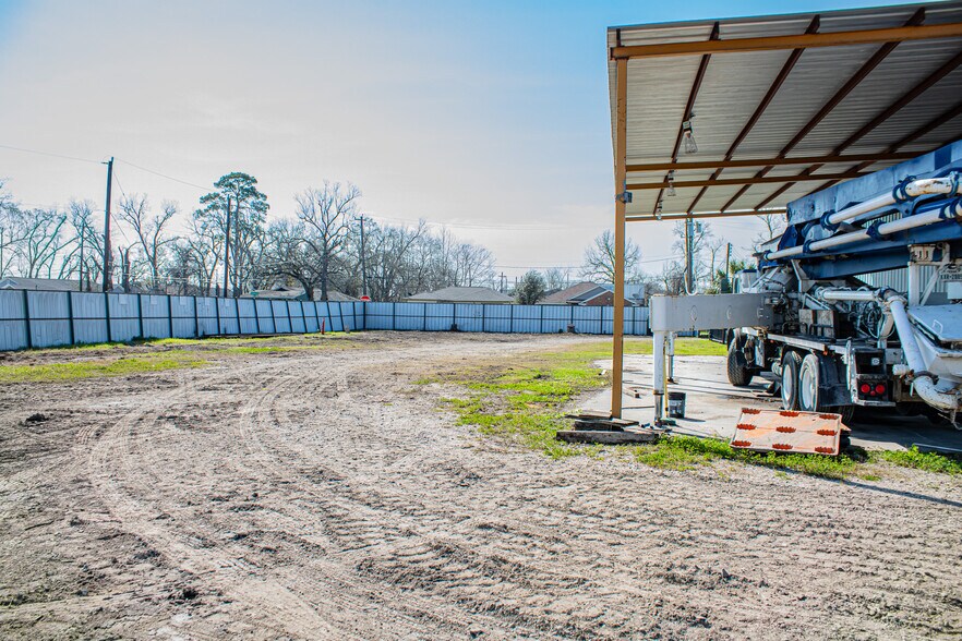 More Photos Of 2513 Vaughn St, Houston Industrial For Sale