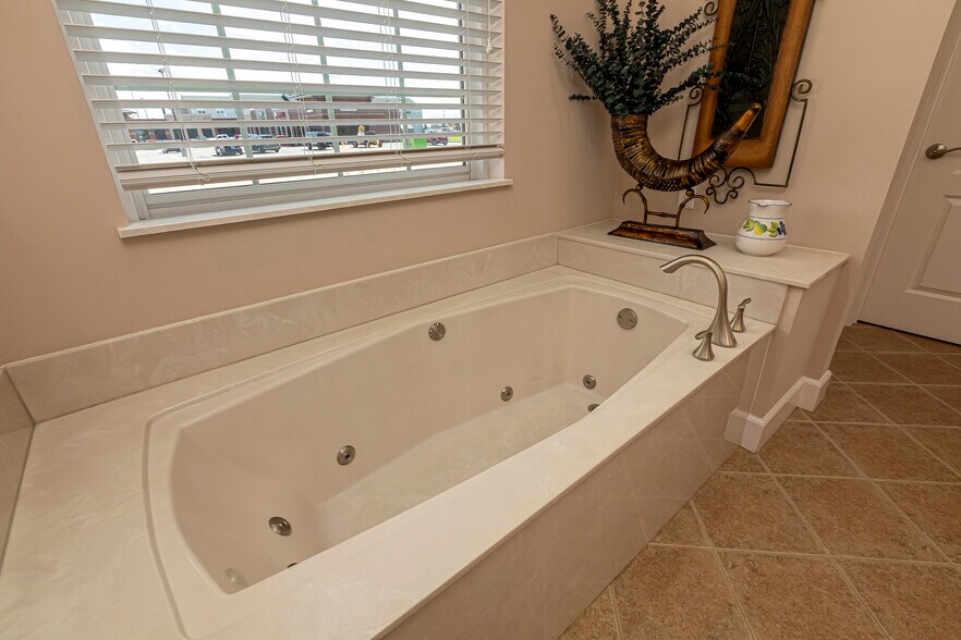 More Photos Of 2801 17th St, Marion Medical For Sale