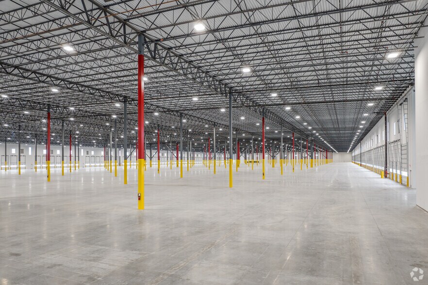 More Photos Of 542 SE Loop 410, San Antonio Warehouse For Sale