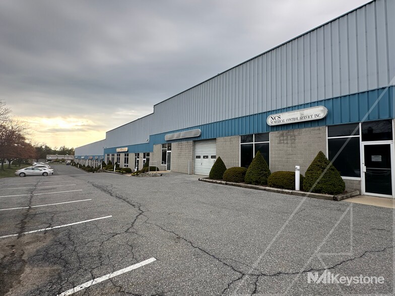 More Photos Of 1114-1124 Commons Blvd, Reading Flex For Sale