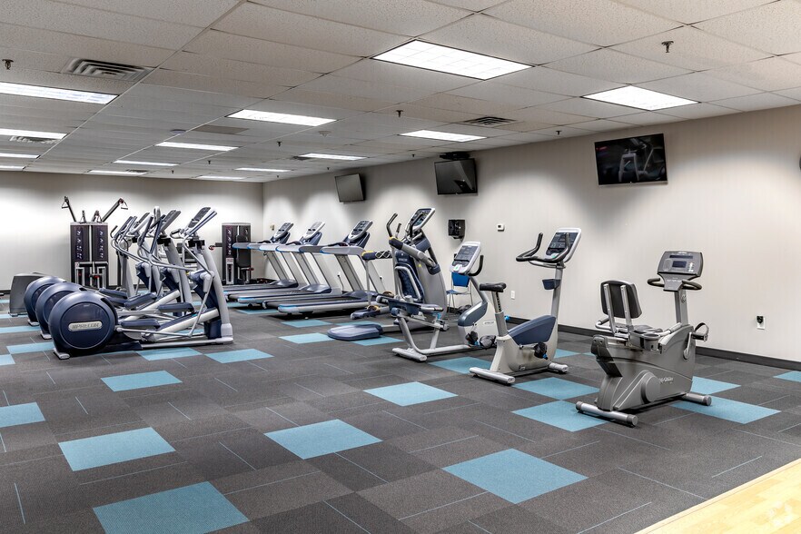 More Photos Of 10 River Park Plz, Saint Paul Office For Lease